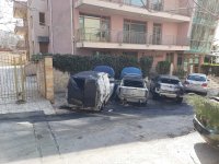 Четири автомобила изгоряха във Варна (СНИМКИ)