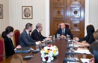 Президентът обсъди проблемите в пътния сектор с министър Гроздан Караджов