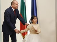 Президентът Радев връчи отличия на деца от конкурса "Имам една мечта – да учим и живеем заедно"