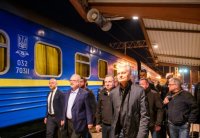 Президентите на Полша, Литва, Латвия и Естония пътуват с влак към Киев