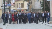Посрещнаха с обидни послания българската делегация в Битоля