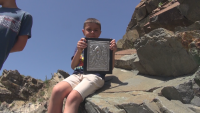 Дете намери икона навръх Великден на плажа Силистар и я дари на местна църква
