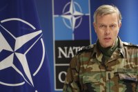 Председателят на Военния комитет на НАТО адмирал Роб Бауер пристигна в България