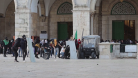 Сблъсъци между израелската полиция и палестинци край джамията "Ал Акса" в Йерусалим