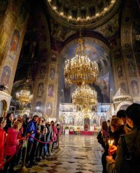 снимка 1 Празничното богослужение в катедралния храм "Св. Александър Невски" (СНИМКИ)