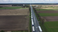 Заради санкциите на ЕС: Километрични опашки от руски и беларуски камиони на полската граница