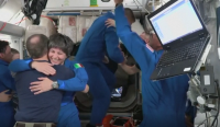 "Великолепно пътуване": Четирима астронавти пристигнаха на МКС