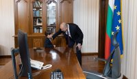 Президентът посрещна в кабинета си първите посетители в Деня на отворените врати (СНИМКИ)