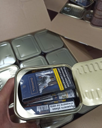 Митнически служители откриха 450 кутии цигари в консерви за кучешка храна