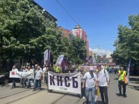 Протестиращи ТЕЦ "Марица 3" опитаха да нахлуят в Министерството на околната среда