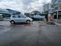 Четирима въоръжени нападнаха и обраха двама души в София