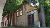 Фасадите на десетки сгради в Пловдив са опасни