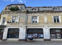 Опасна сграда в центъра на Враца