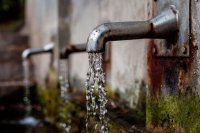 РЗИ: Водата на зографницата до Царевец, раздавана с лечебна цел, е опасна за здравето