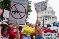 Ще се промени ли политиката за продажба на оръжие в САЩ?