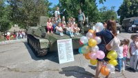 Военни формирования в цялата страна отварят врати за децата на 1 юни