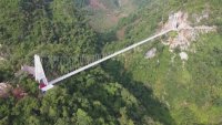 Във Виетнам откриха най-дългия стъклен висящ мост в света (СНИМКИ И ВИДЕО)