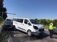Верижна катастрофа на пътя Пловдив - Карлово, ударен е и бус с нидерландски военни (Снимки)