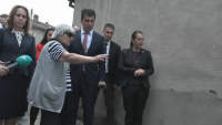 Премиерът Кирил Петков посети Трявна след обилния дъжд (СНИМКИ)