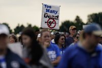 Хиляди в САЩ протестираха за повече контрол върху оръжията