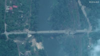 Разрушени мостове откъснаха Северодонецк