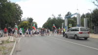Втори ден блокират движението по Подбалканския път заради високата цена на горивата
