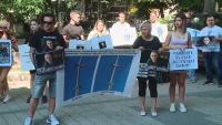 В Пловдив граждани протестираха с искане за по-строго наказание на шофьор, убил две непълнолетни момчета