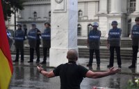 снимка 3 Напрежение на протест в Скопие срещу френското предложение и "българизацията" (Снимки/Видео)