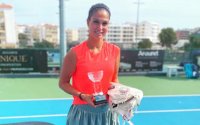 Победно начало за Изабелла Шиникова на тенис турнир на клей в Нидерландия