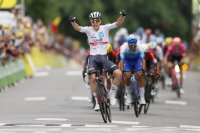 Йонас Вингегаард облече жълтата фланелка след победа в 11-ия етап на Тур дьо Франс