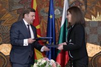 Северна Македония ще започне истински преговори с ЕС, едва след като промени Конституцията си и впише българите (ОБЗОР)