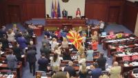 Парламентът в Скопие подкрепи френското предложение за започване на преговори за членство в ЕС (ОБЗОР)