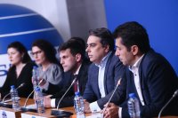 "Продължаваме промяната" обсъжда възможностите за съставяне на правителство на изнесено заседание