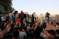 Размирици в Ирак - стотици нахлуха в сградата на парламента