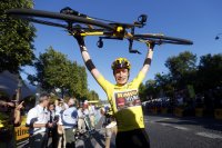Йонас Вингегор спечели колоездачната обиколка на Франция