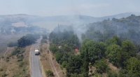 Голям пожар във вилна зона край Бургас, засегнати са къщи