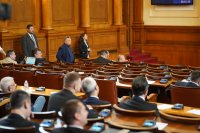 Скандал в НС: Депутатите решиха да не обсъждат управленската програма, внесена от БСП