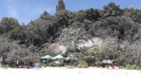 Свлачище затрупа мъж и жена на плаж край Албена (СНИМКИ)