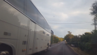 Автобус на фирмата собственик на катастрофиралия рейс изпреварва с бясна скорост при ограничение 30 км/ч (ВИДЕО)