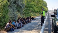 Заловиха голяма група нелегални мигранти на пътя Созопол - Бургас