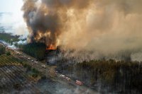 Продължава борбата с "мега" пожарите във Франция, суша във Великобритания