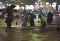 Порой потопи Сеул - 7 души загинаха, други 7 са в неизвестност