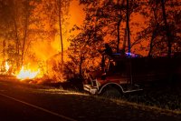 Пожарникарите във Франция - в неравна битка с огнената стихия (Снимки)
