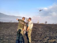 Над 400 военни и три вертолета участваха в потушаването на пожара край Казанлък