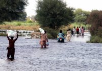 Наводнения в Пакистан - една трета от страната е под вода