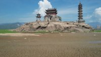 Заради сушата: Исторически храм изплува необичайно рано от най-голямото езеро в Китай