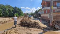 снимка 4 Над 20 къщи в Богдан са откъснати след наводнението, утре започва разчистването на селото
