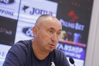 Стоилов преди мача за Суперкупата: Ще направим футболен спектакъл с Лудогорец
