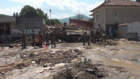 Разруха в Богдан и Слатина след водната стихия - десетки военни и доброволци помагат на пострадалите