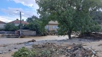 снимка 10 Над 20 къщи в Богдан са откъснати след наводнението, утре започва разчистването на селото